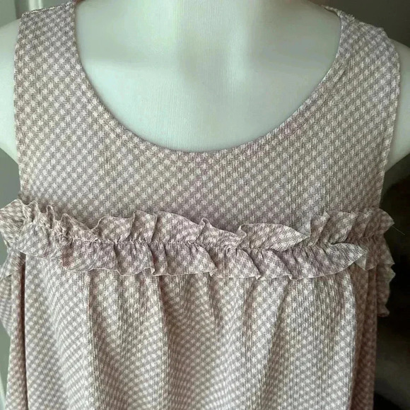 Size M Lauren Conrad ruffle front cold shoulder top - Picture 2 of 5